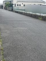 道路の一部隆起と亀裂